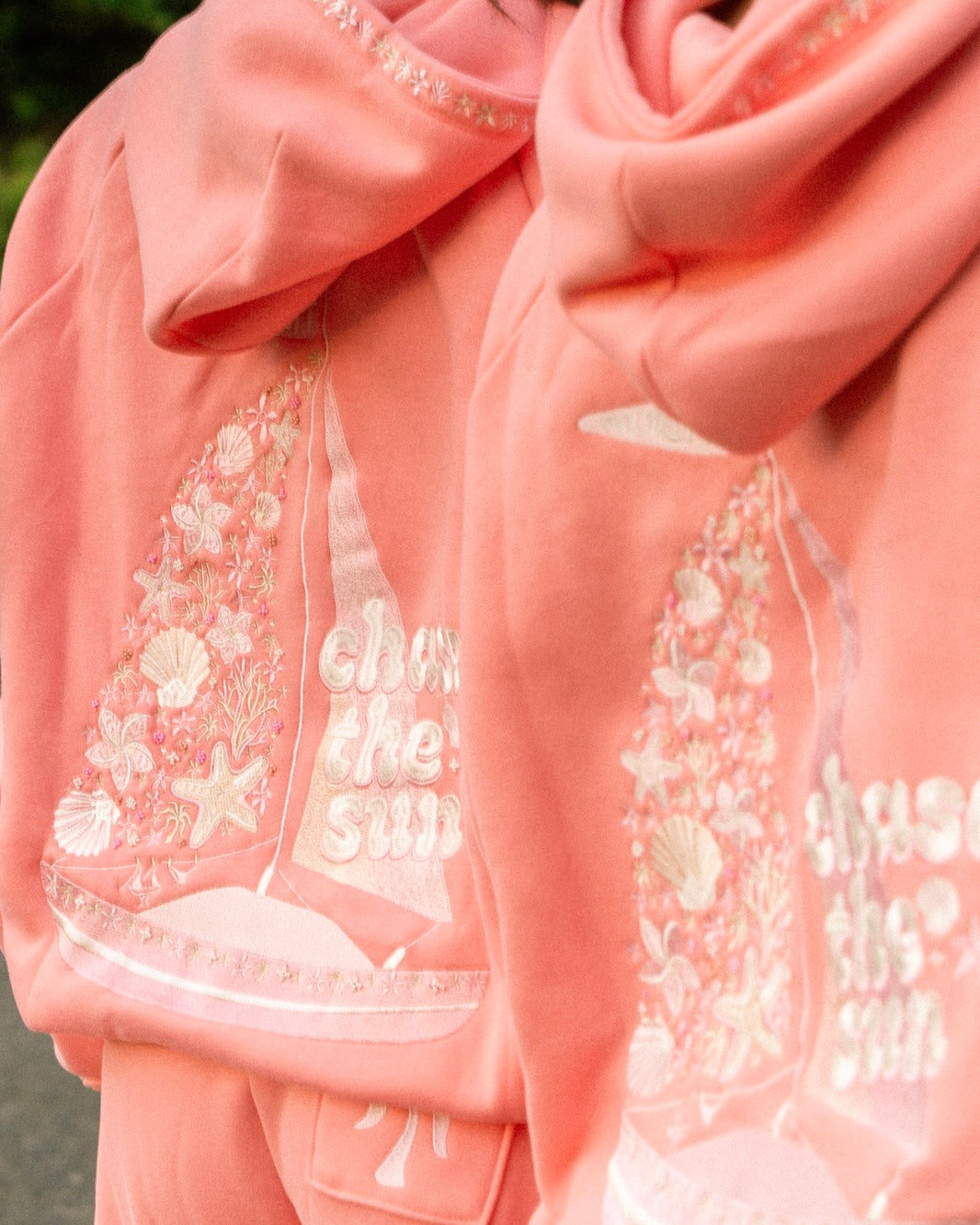 matching coral pink set, with pink palm puff pattern border