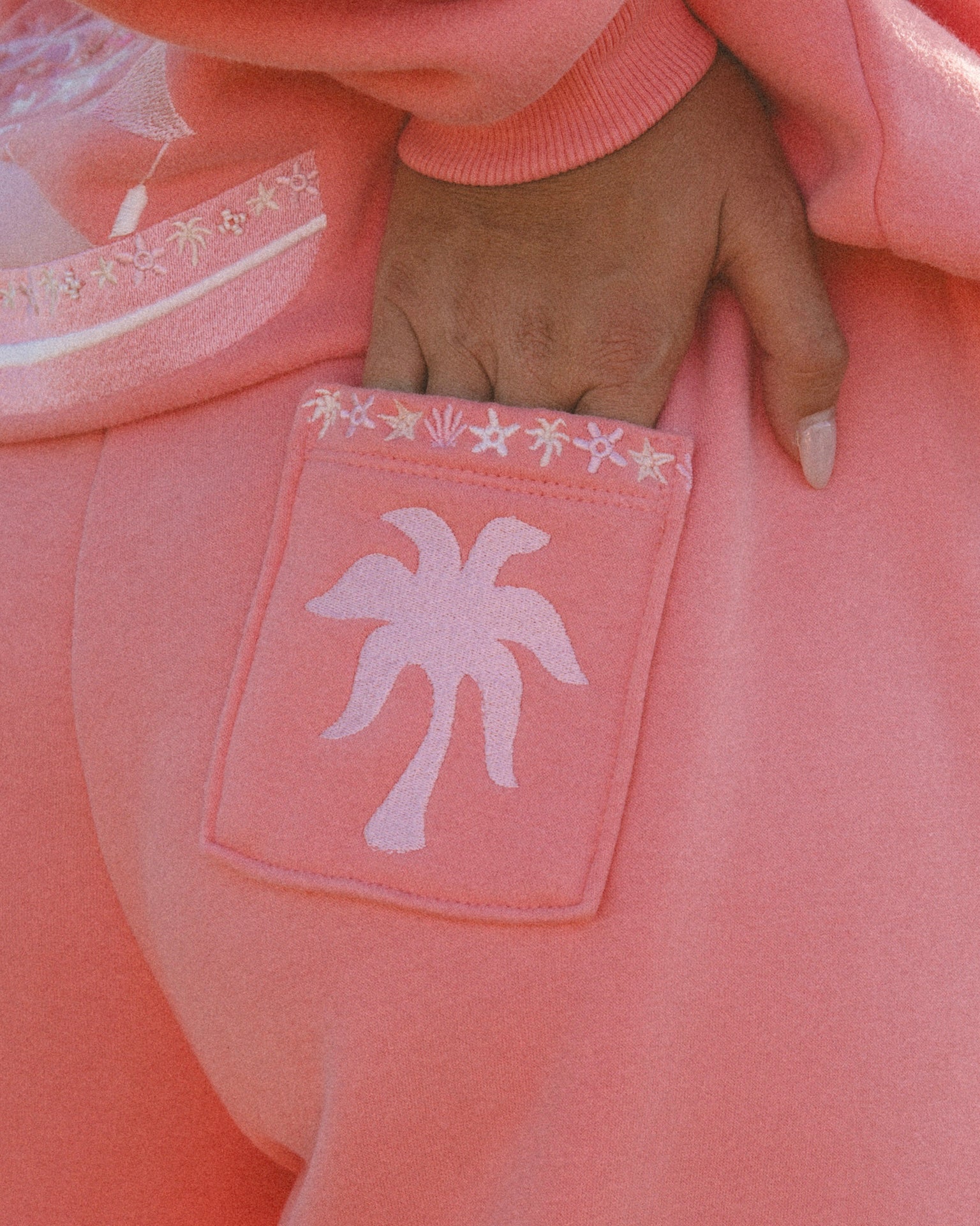 matching coral pink set, with pink palm puff pattern border